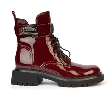 VERSACE 1969 Αρβυλάκι λουστρίνι με μεταλλική λεπτομέρεια στη φτέρνα