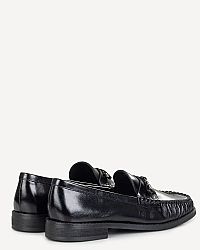 INUOVO Δερμάτινα loafers με διακριτικό αξεσουάρ.