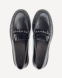 INUOVO Δερμάτινα loafers με διακριτικό αξεσουάρ.